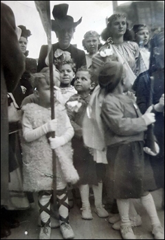 Procession09061947-04.jpg